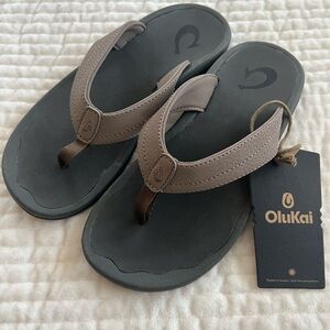 OluKai Brown and Black Women’s Comfort Flip Flops